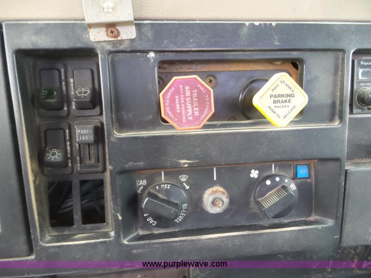 image for item L6932 1990 International 8100 flatbed truck