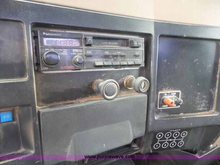 image for item L6932 1990 International 8100 flatbed truck