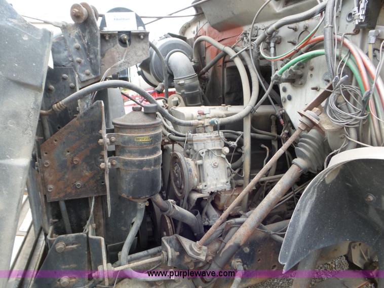 image for item L6932 1990 International 8100 flatbed truck