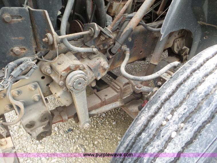 image for item L6932 1990 International 8100 flatbed truck