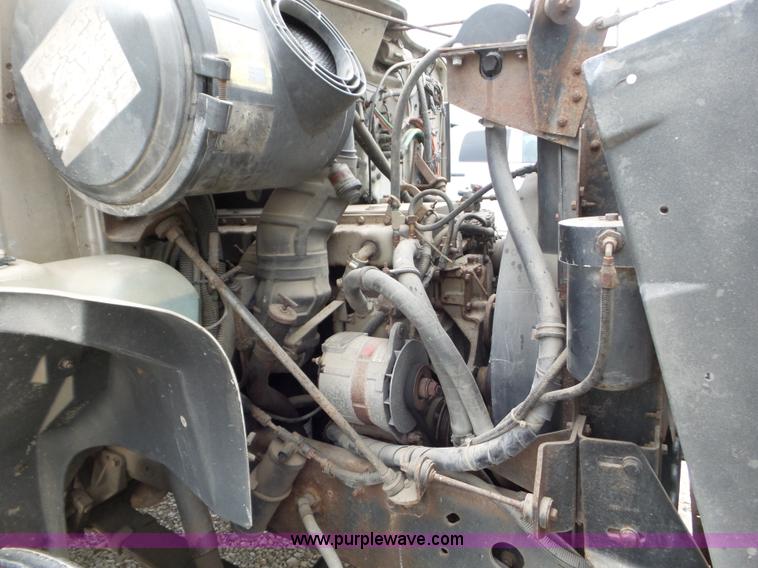 image for item L6932 1990 International 8100 flatbed truck