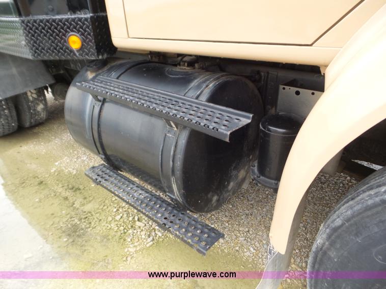 image for item L6932 1990 International 8100 flatbed truck