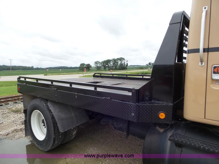 image for item L6932 1990 International 8100 flatbed truck