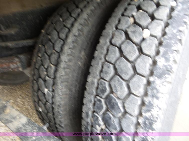 image for item L6932 1990 International 8100 flatbed truck