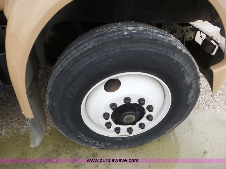 image for item L6932 1990 International 8100 flatbed truck