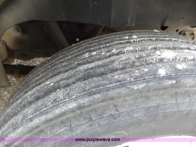 image for item L6932 1990 International 8100 flatbed truck