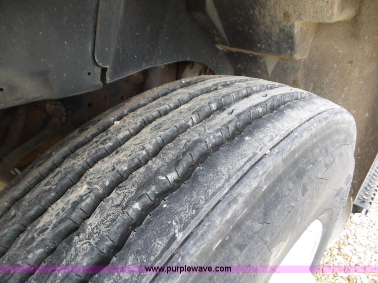 image for item L6932 1990 International 8100 flatbed truck