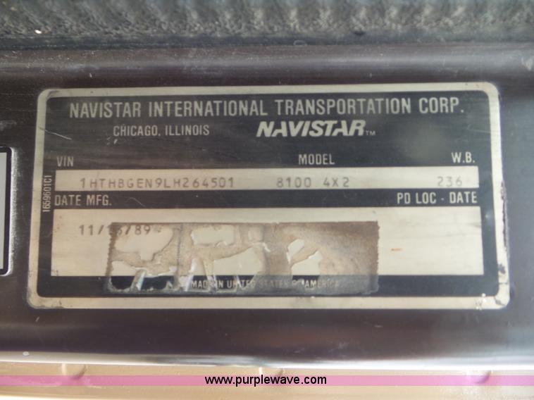 image for item L6932 1990 International 8100 flatbed truck