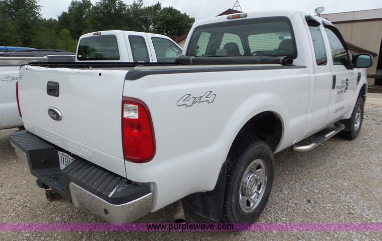 image for item L6933 2008 Ford F250 Super Duty SuperCab pickup truck
