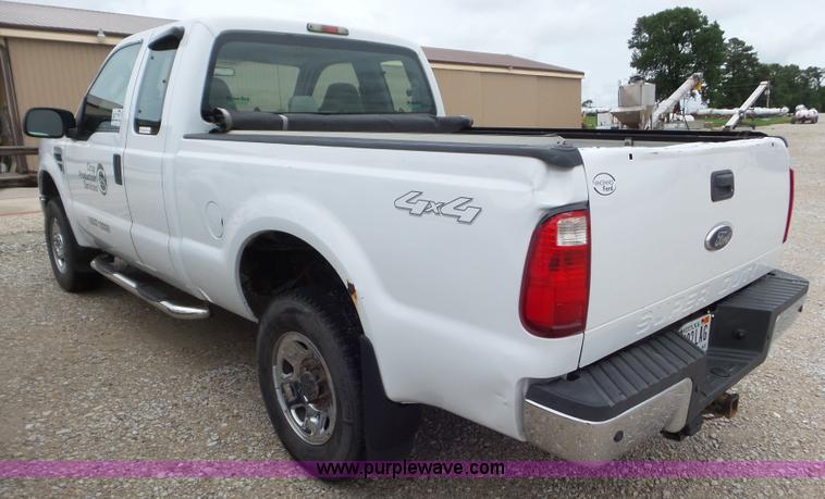 image for item L6933 2008 Ford F250 Super Duty SuperCab pickup truck