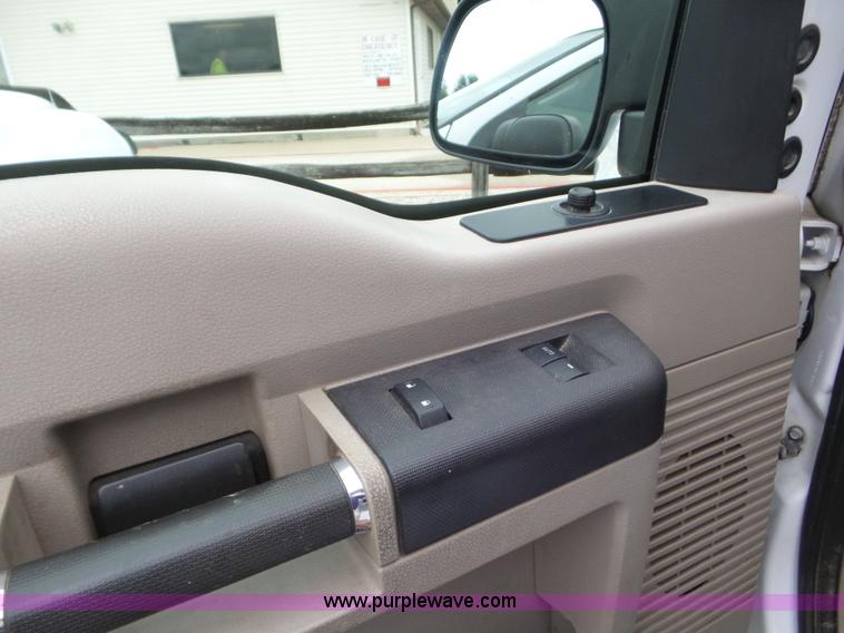 image for item L6933 2008 Ford F250 Super Duty SuperCab pickup truck