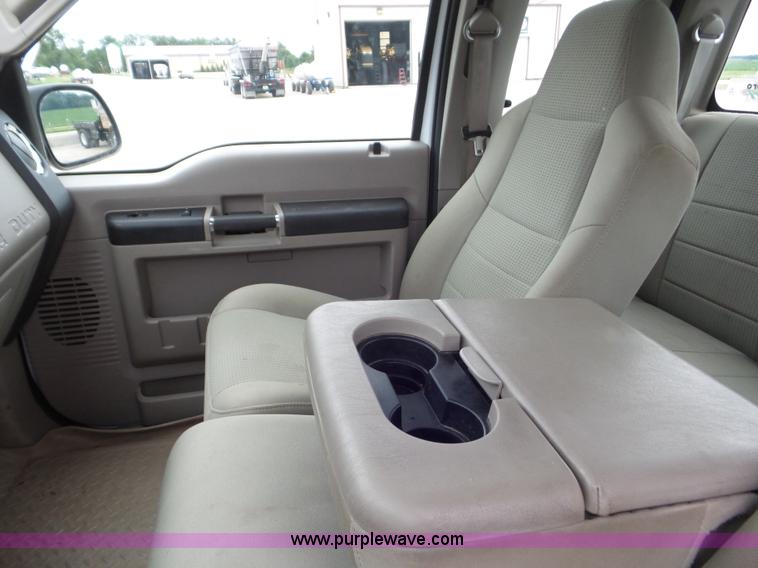 image for item L6933 2008 Ford F250 Super Duty SuperCab pickup truck