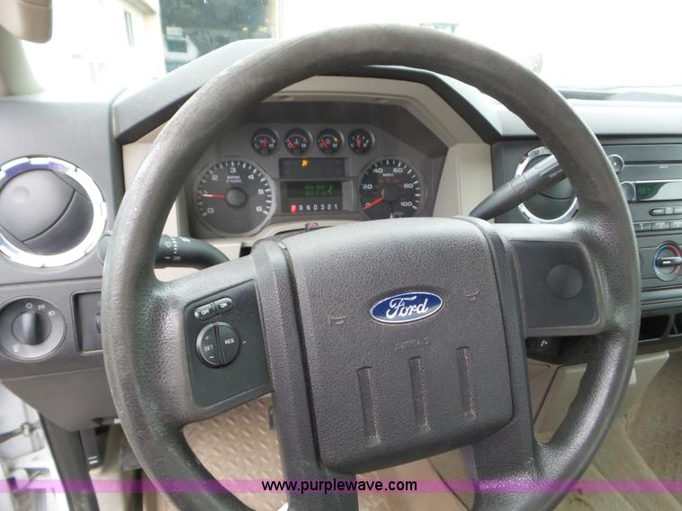 image for item L6933 2008 Ford F250 Super Duty SuperCab pickup truck