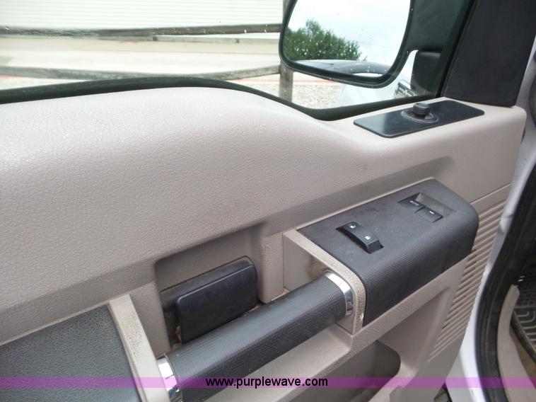 image for item L6934 2008 Ford F250 Super Duty SuperCab pickup truck