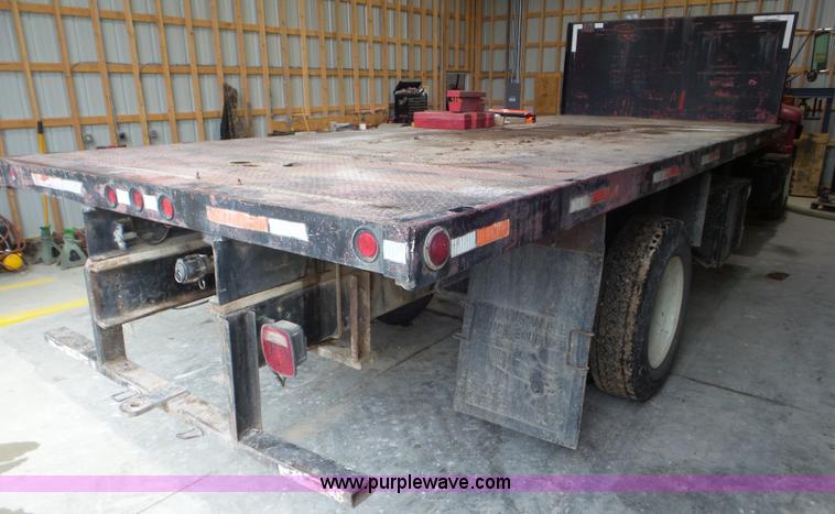 image for item L6936 1995 GMC TopKick 7000 flatbed truck