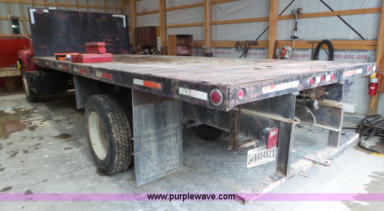 image for item L6936 1995 GMC TopKick 7000 flatbed truck