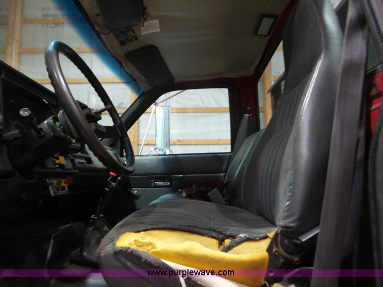 image for item L6936 1995 GMC TopKick 7000 flatbed truck