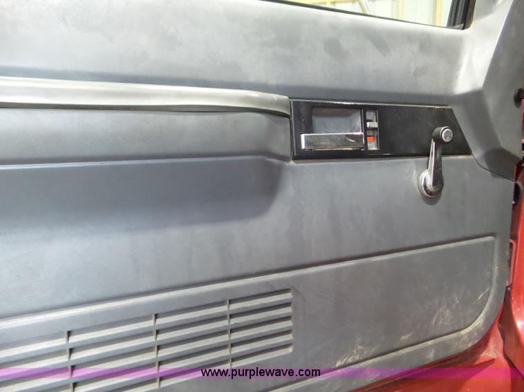 image for item L6936 1995 GMC TopKick 7000 flatbed truck