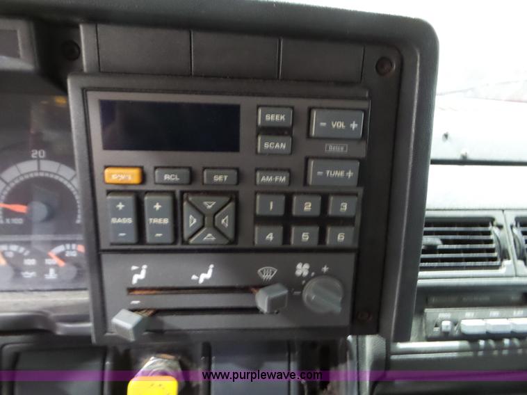 image for item L6936 1995 GMC TopKick 7000 flatbed truck