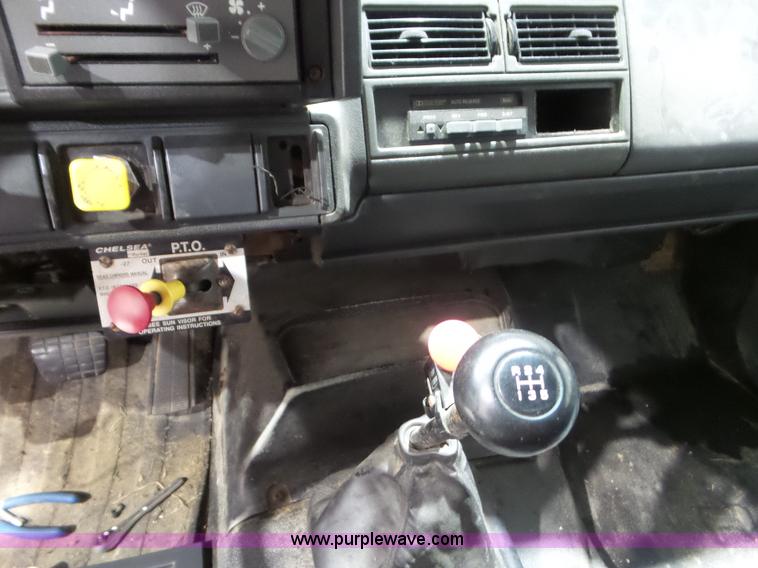 image for item L6936 1995 GMC TopKick 7000 flatbed truck