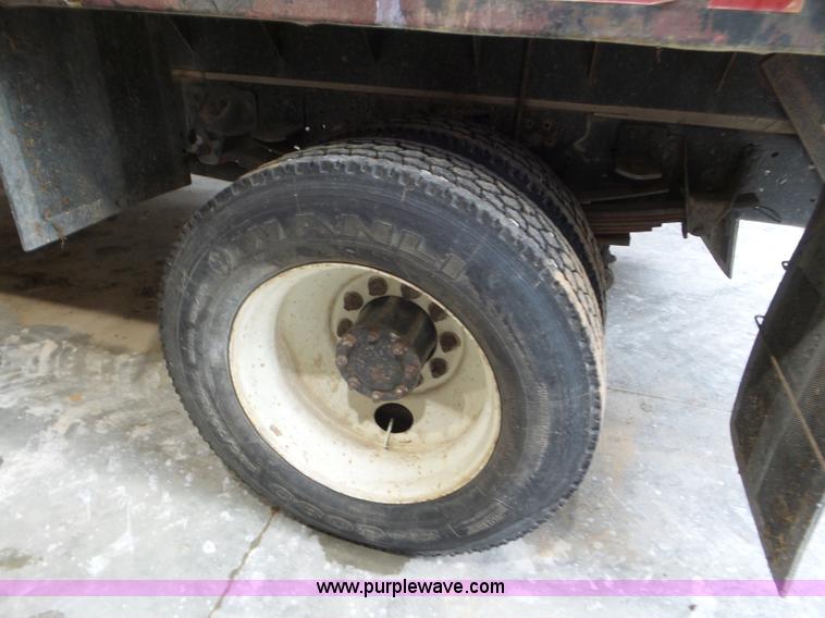 image for item L6936 1995 GMC TopKick 7000 flatbed truck