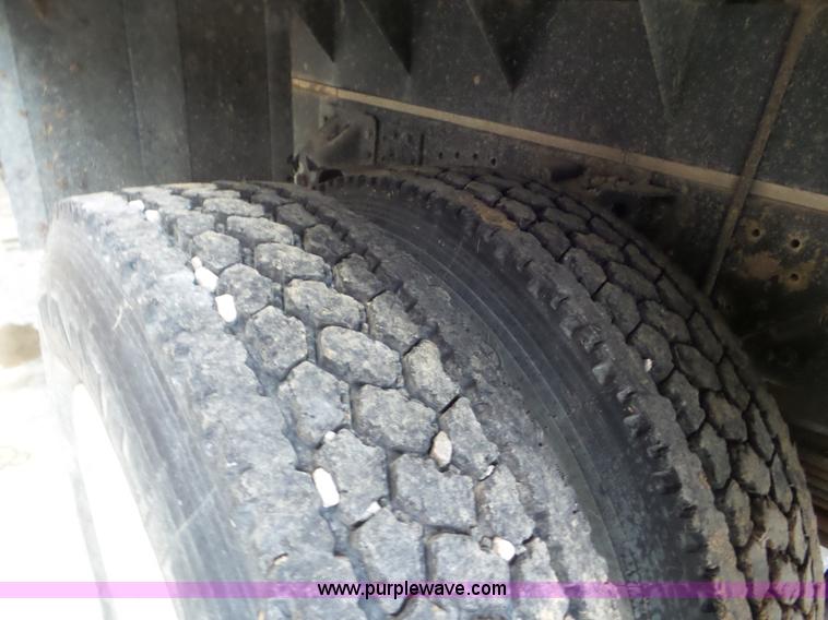 image for item L6936 1995 GMC TopKick 7000 flatbed truck