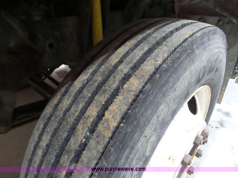 image for item L6936 1995 GMC TopKick 7000 flatbed truck