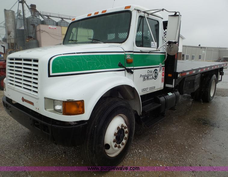 image for item L6938 1991 International 4900 flatbed truck