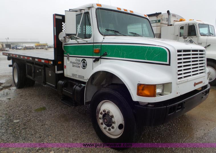 image for item L6938 1991 International 4900 flatbed truck