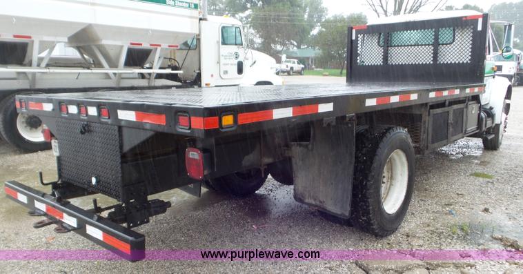 image for item L6938 1991 International 4900 flatbed truck