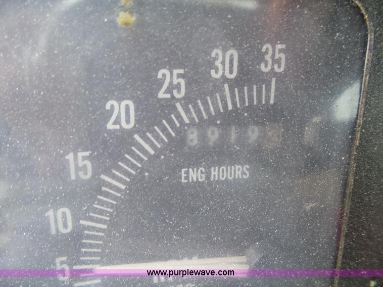 image for item L6938 1991 International 4900 flatbed truck