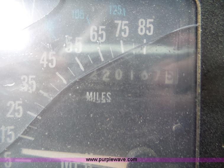 image for item L6938 1991 International 4900 flatbed truck