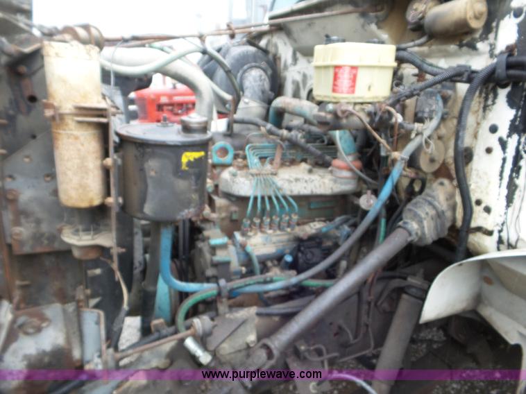 image for item L6938 1991 International 4900 flatbed truck