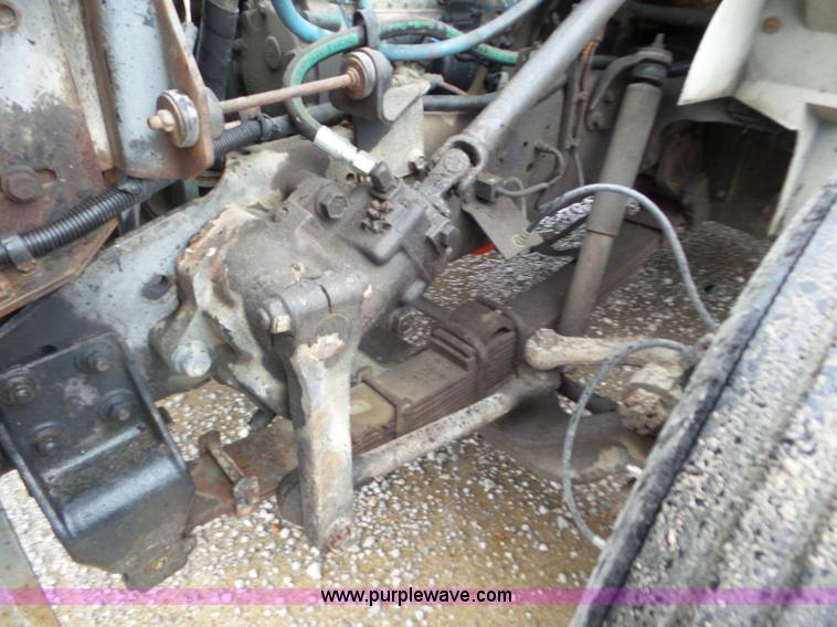 image for item L6938 1991 International 4900 flatbed truck