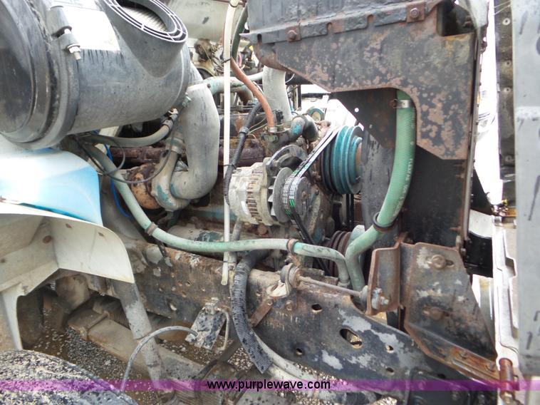 image for item L6938 1991 International 4900 flatbed truck