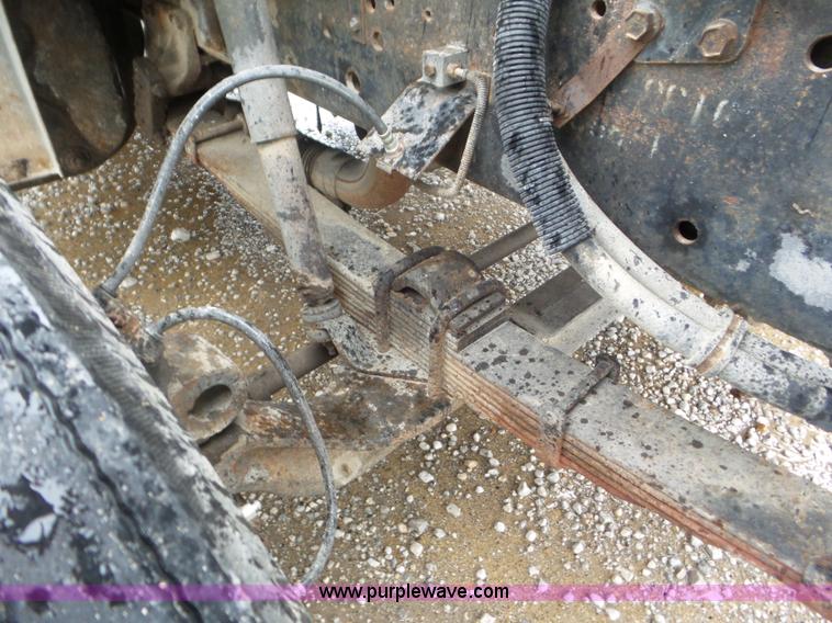 image for item L6938 1991 International 4900 flatbed truck