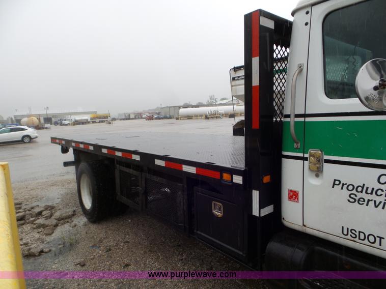 image for item L6938 1991 International 4900 flatbed truck
