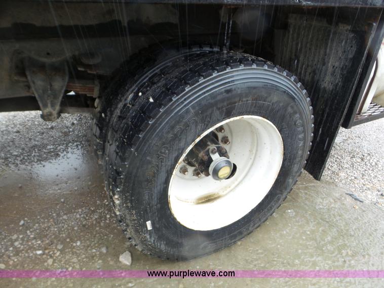 image for item L6938 1991 International 4900 flatbed truck