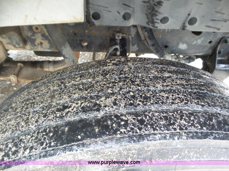 image for item L6938 1991 International 4900 flatbed truck