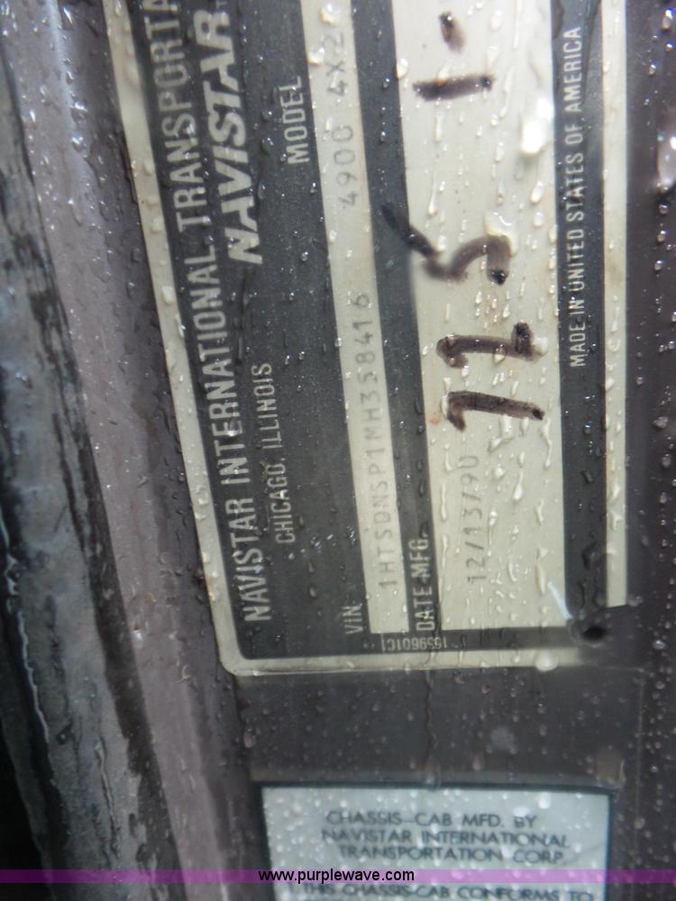 image for item L6938 1991 International 4900 flatbed truck