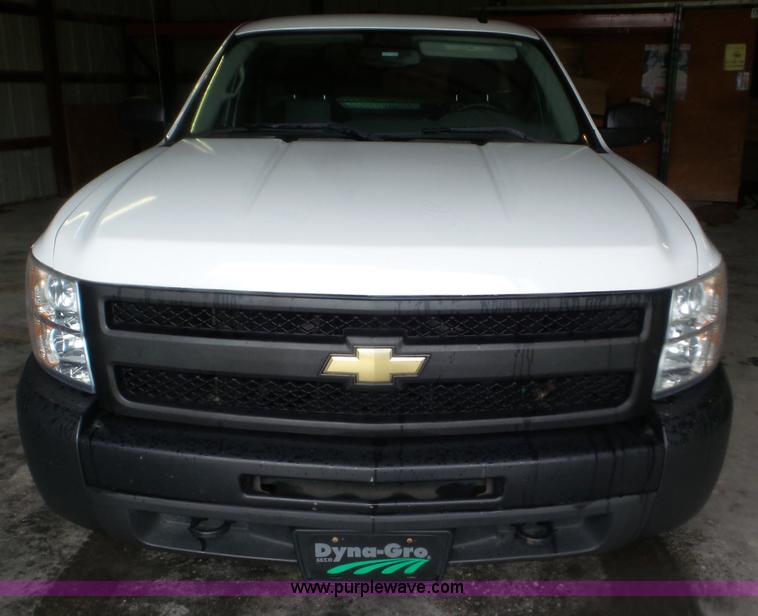 image for item L6942 2009 Chevrolet Silverado 1500 pickup truck