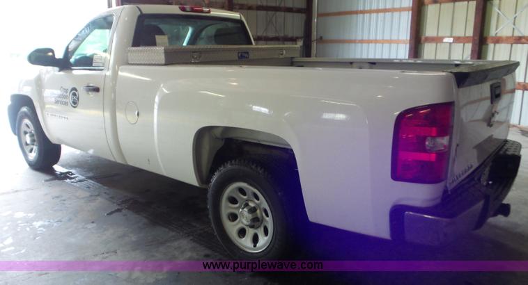 image for item L6942 2009 Chevrolet Silverado 1500 pickup truck