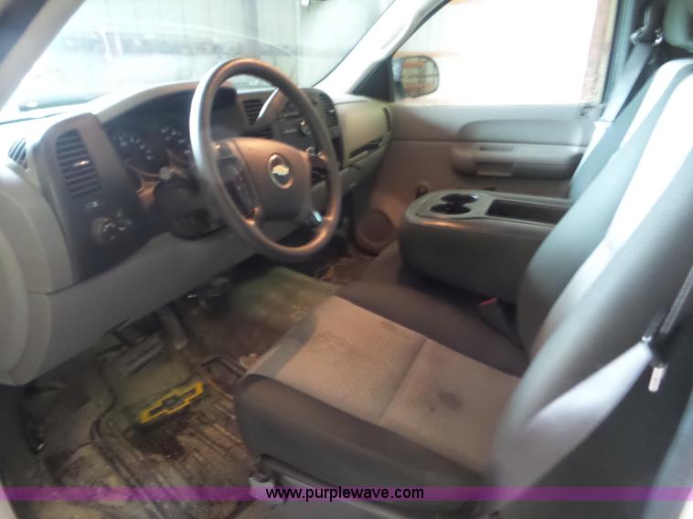 image for item L6942 2009 Chevrolet Silverado 1500 pickup truck