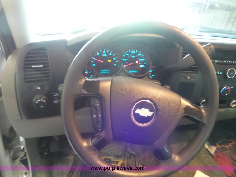 image for item L6942 2009 Chevrolet Silverado 1500 pickup truck