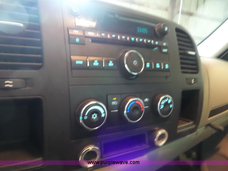 image for item L6942 2009 Chevrolet Silverado 1500 pickup truck