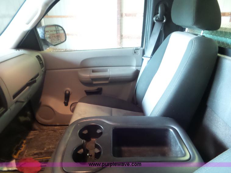 image for item L6942 2009 Chevrolet Silverado 1500 pickup truck