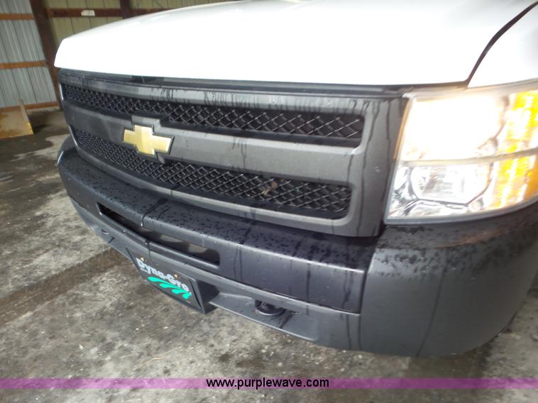 image for item L6942 2009 Chevrolet Silverado 1500 pickup truck