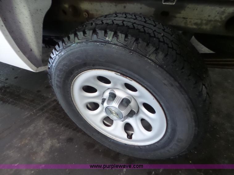 image for item L6942 2009 Chevrolet Silverado 1500 pickup truck