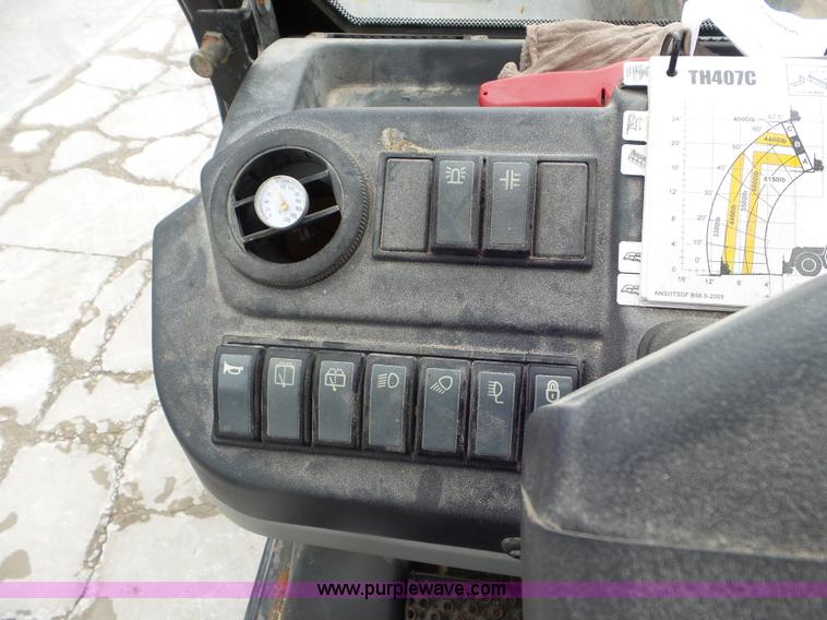 image for item L6943 2013 Caterpillar TH407C telehandler