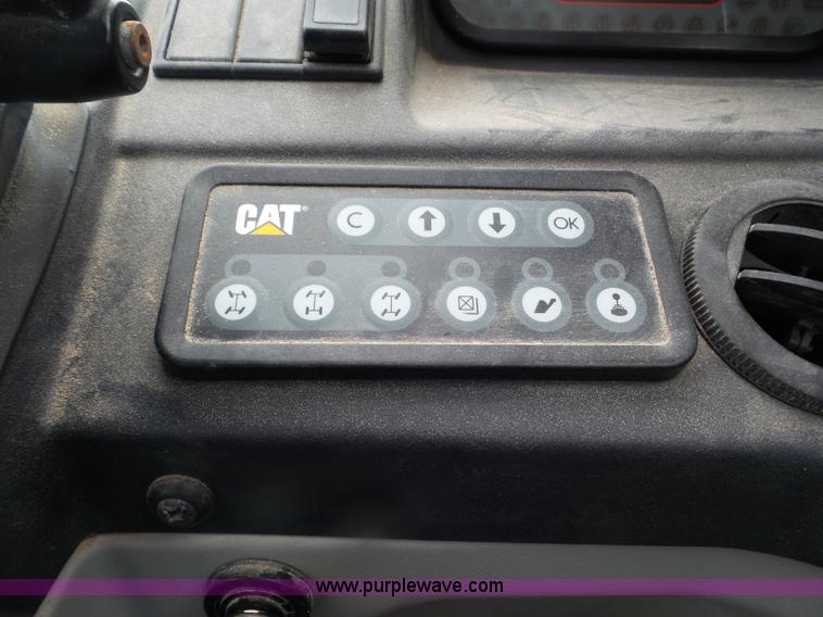 image for item L6943 2013 Caterpillar TH407C telehandler
